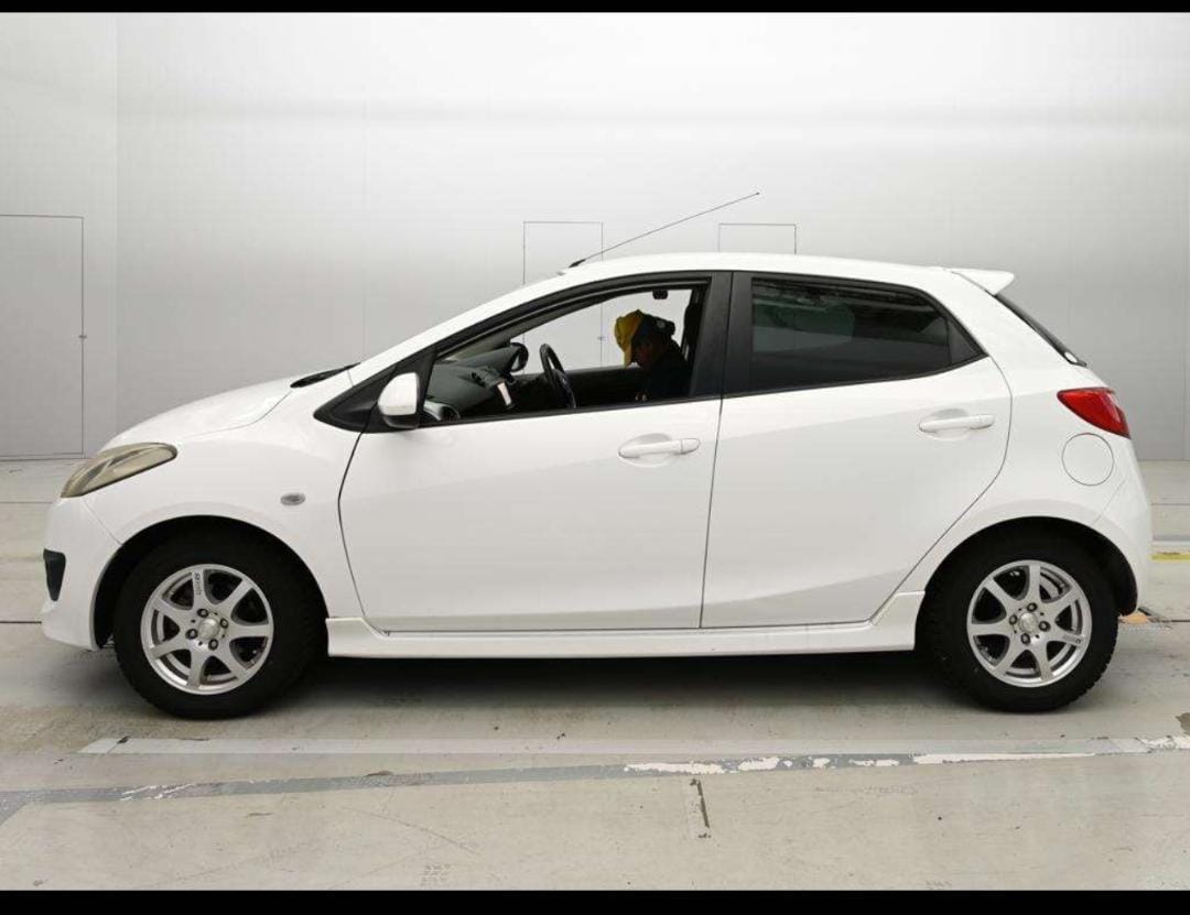 MAZDA DEMIO photo 6