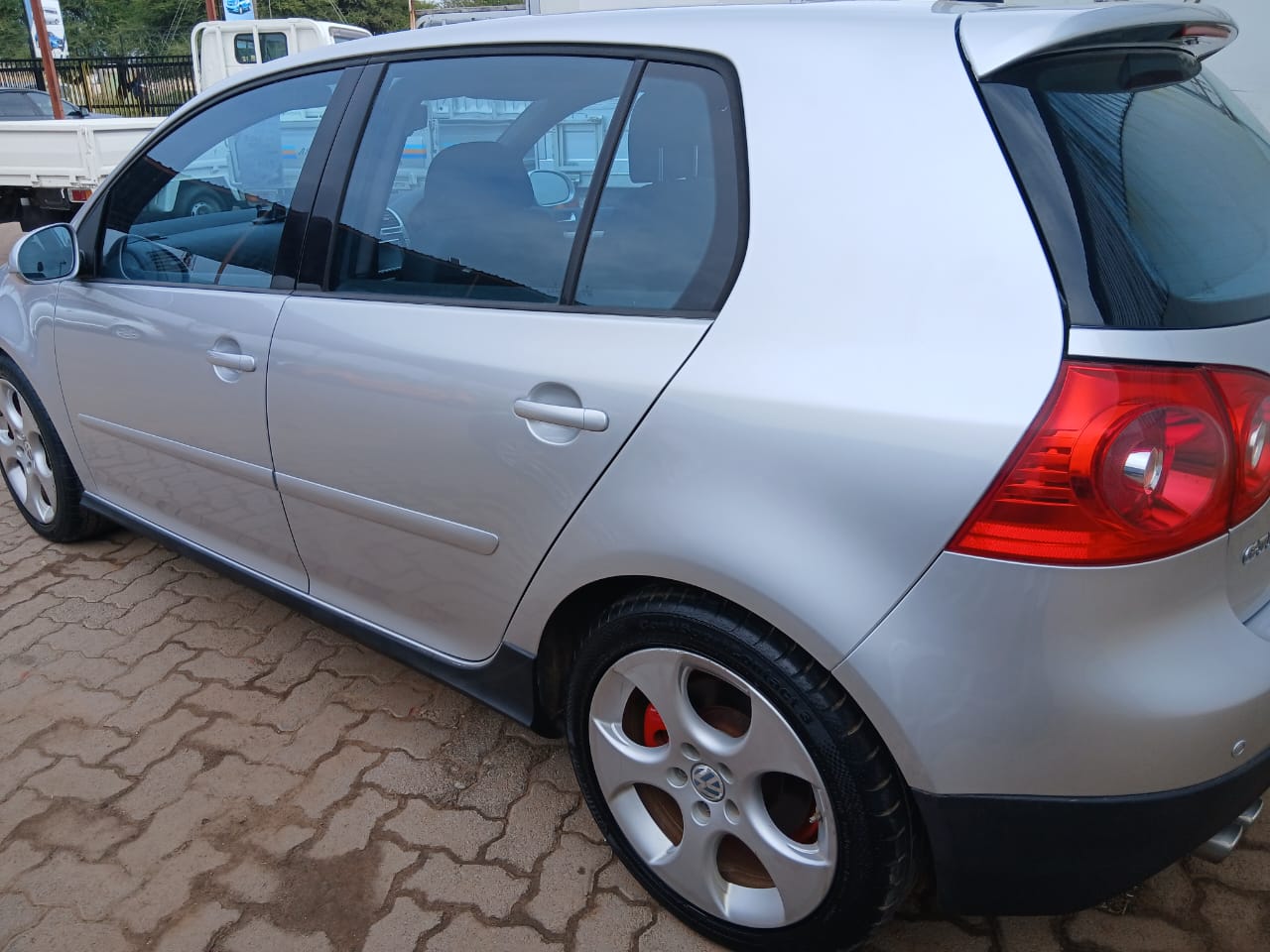 VW GOLF 5 photo 2