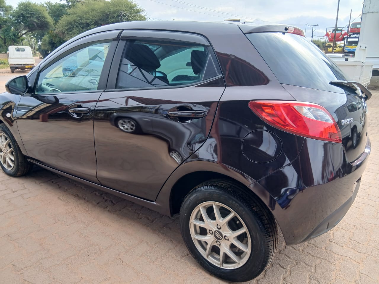 MAZDA DEMIO photo 2