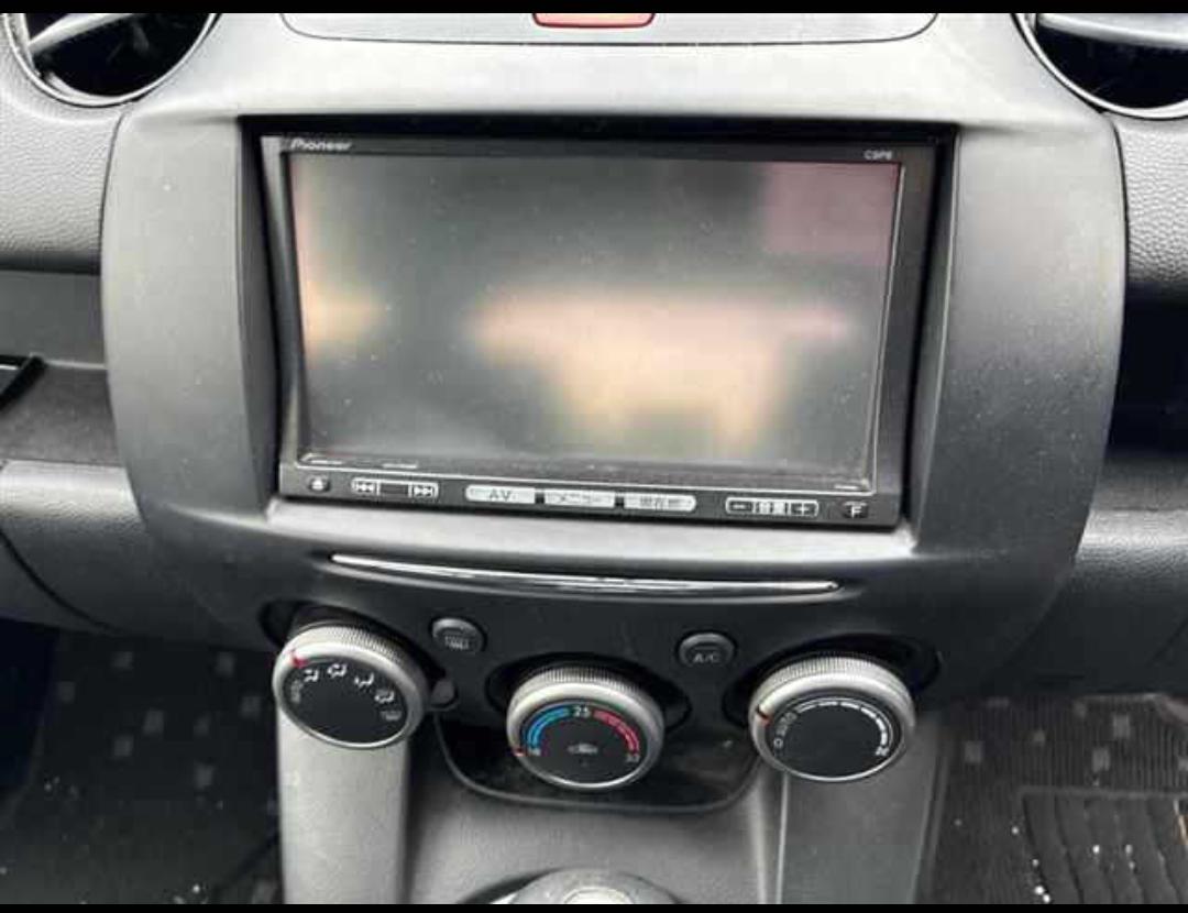 MAZDA DEMIO photo 8