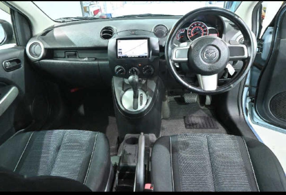 MAZDA DEMIO photo 4