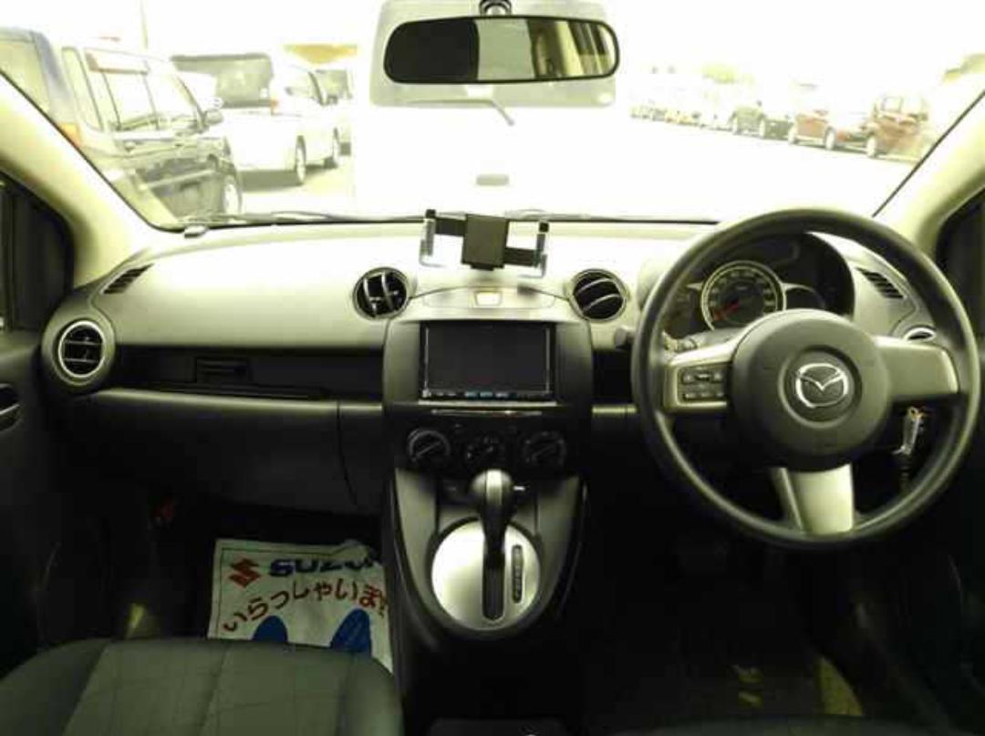 MAZDA DEMIO photo 8