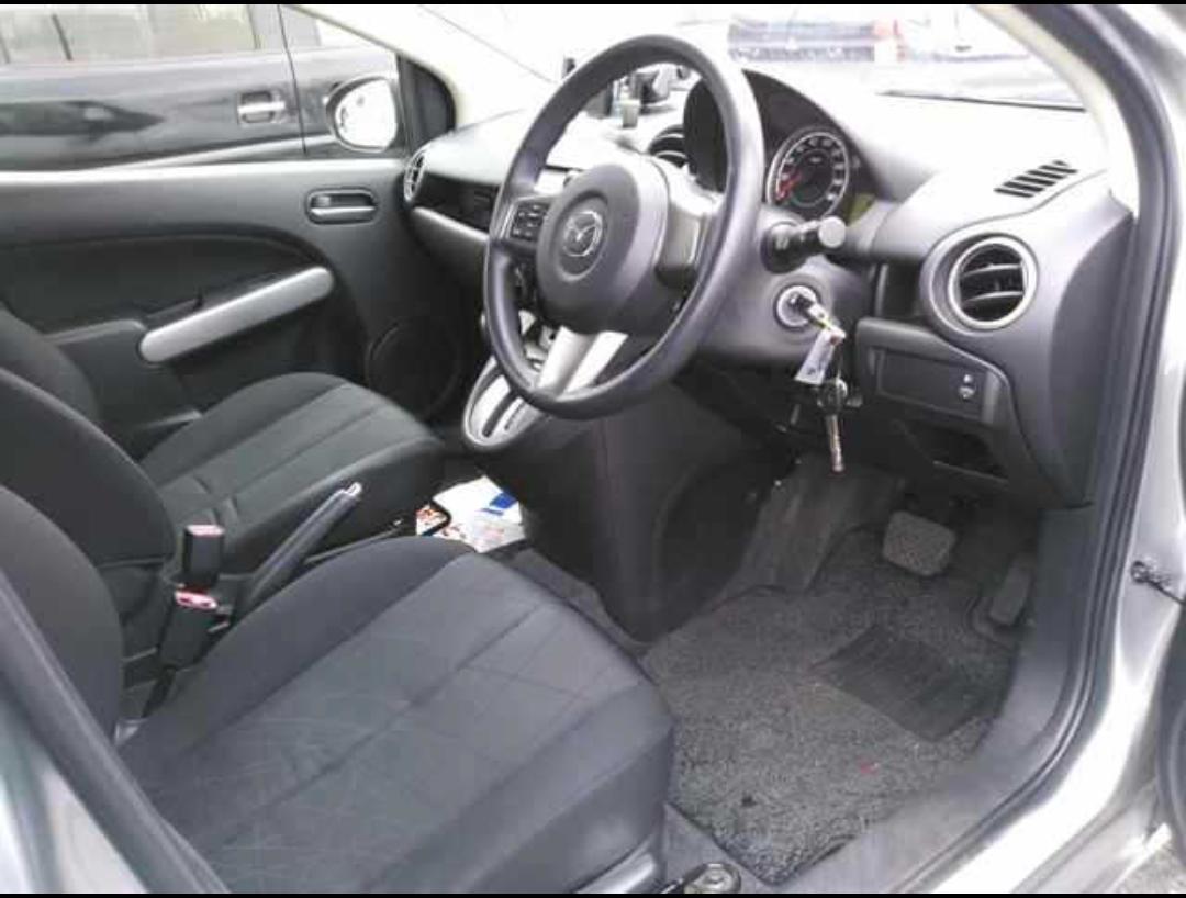 MAZDA DEMIO photo 9
