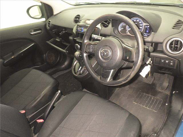 MAZDA DEMIO photo 3