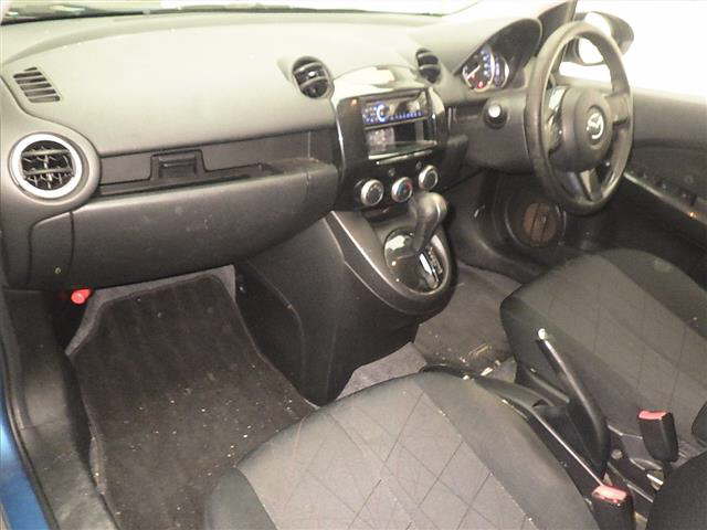 MAZDA DEMIO photo 4