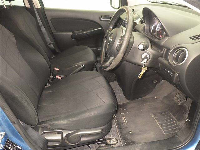 MAZDA DEMIO photo 5