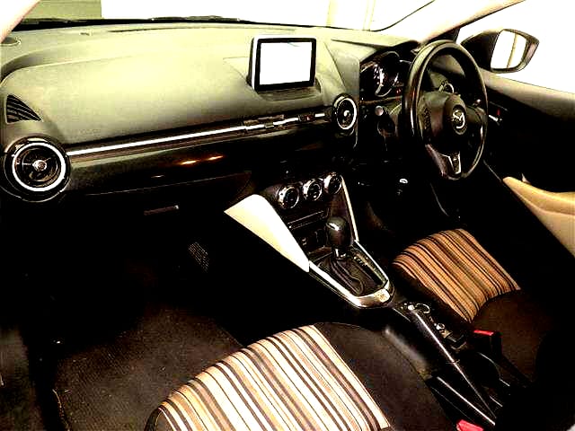 MAZDA DEMIO photo 3