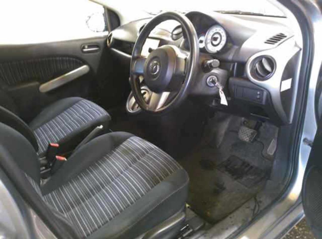 MAZDA DEMIO photo 5