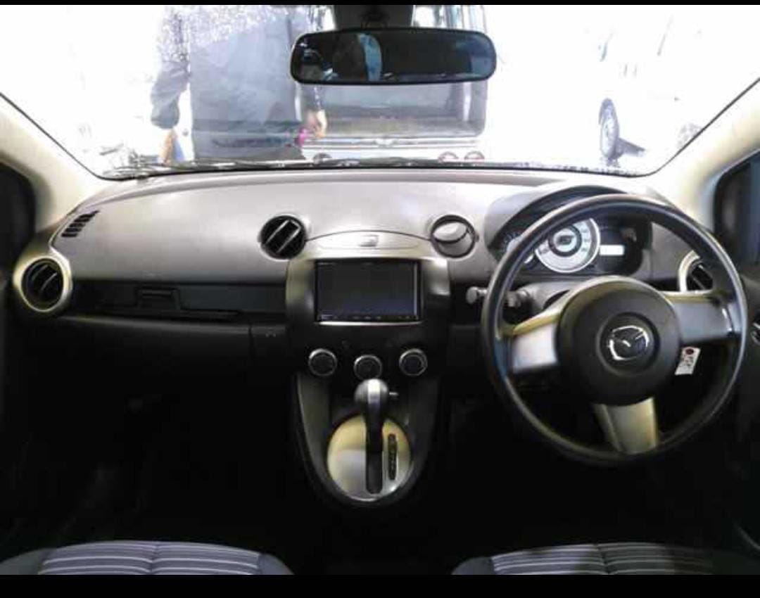 MAZDA DEMIO photo 8