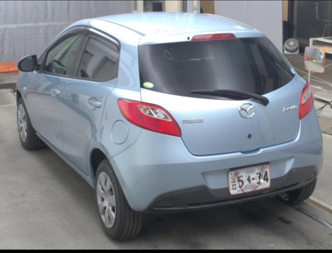 MAZDA DEMIO photo 4