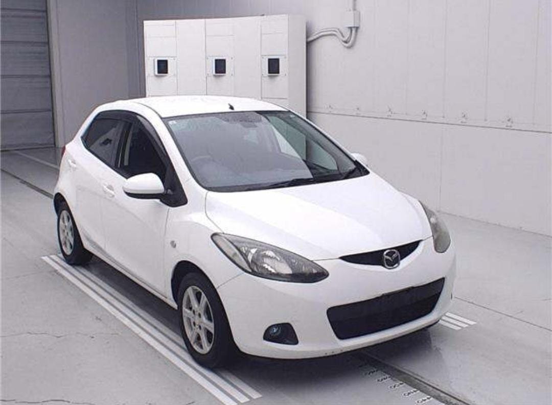 MAZDA DEMIO photo 3