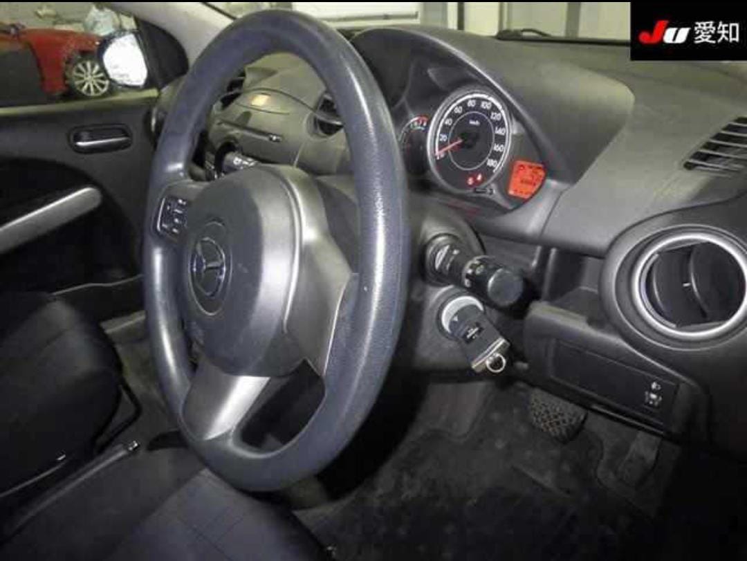 MAZDA DEMIO photo 4