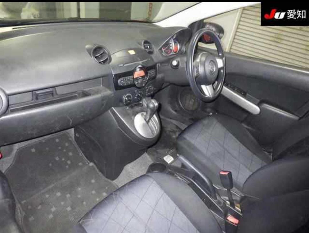 MAZDA DEMIO photo 7