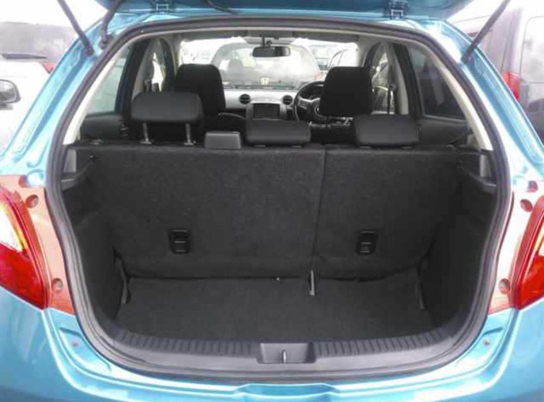 MAZDA DEMIO photo 8