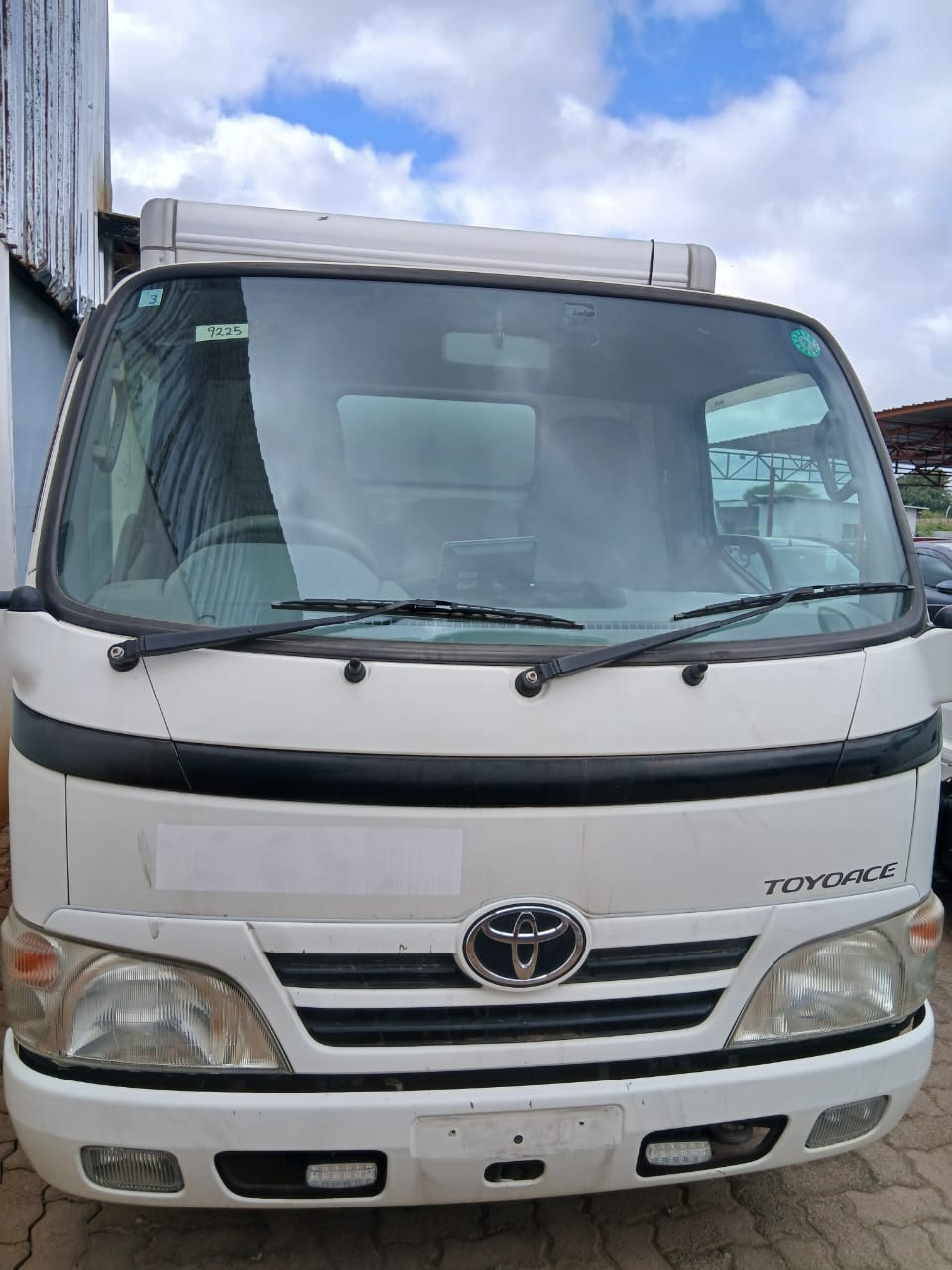 Toyota Toyoace photo 2